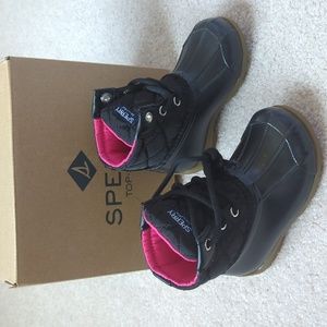 Girls black port boot by Sperry